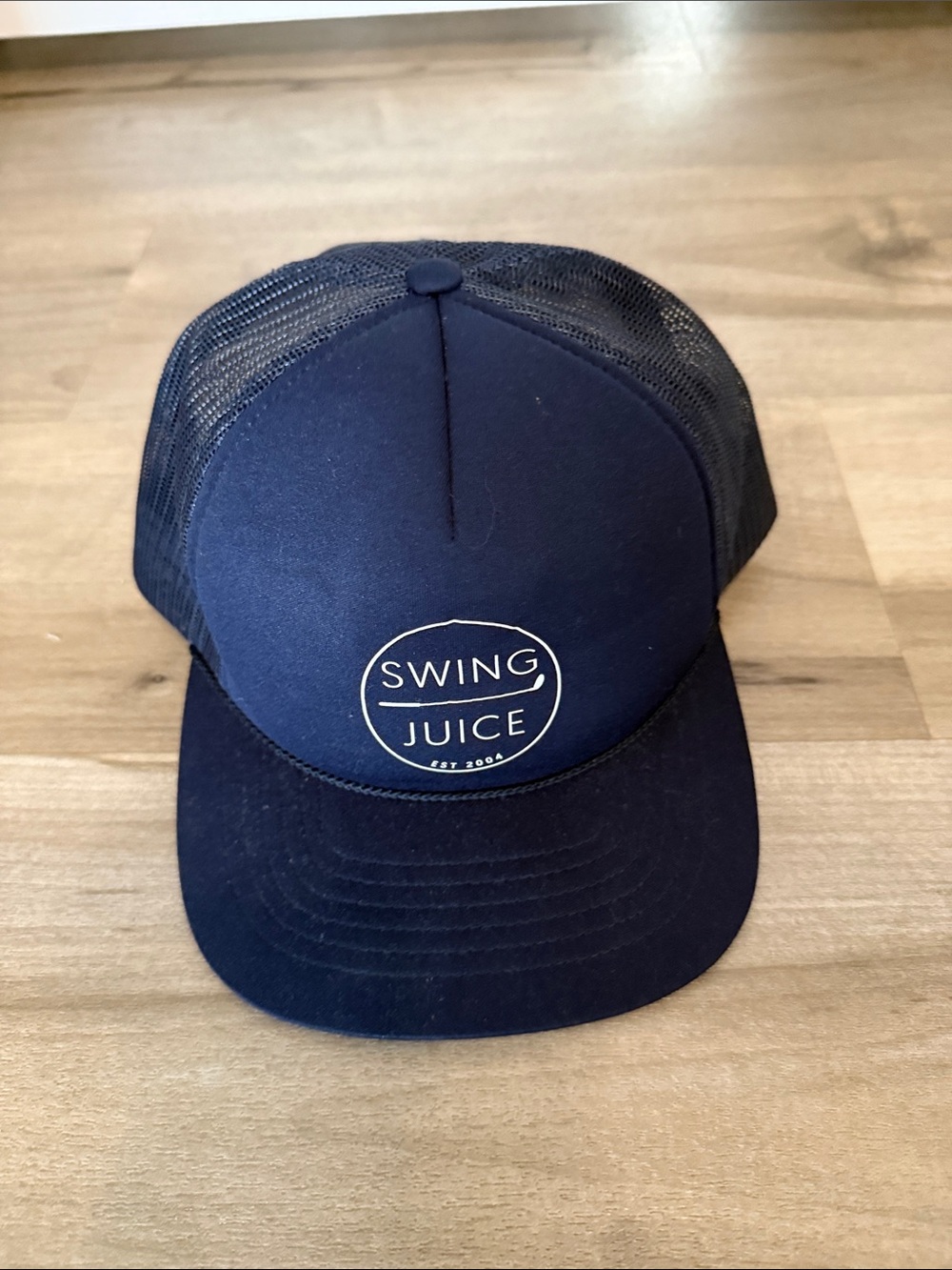 Swing Juice Men's Navy Mesh Snapback Hat. NWOT